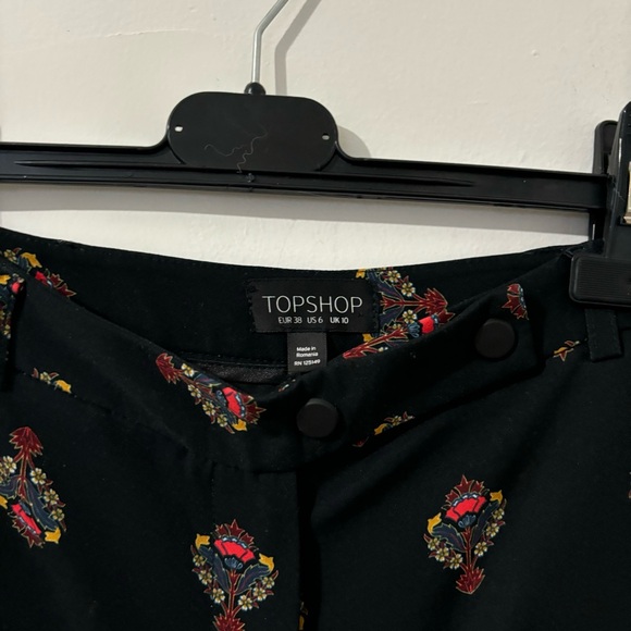 LIKE NEW TOPSHOP PATTERNED PANTS - Picture 3 of 10